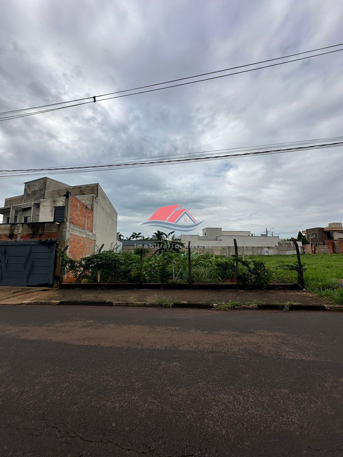 Terreno no Condomínio Residencial Do Bosque em Mogi Mirim-SP.