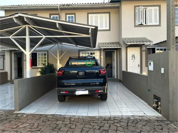 Casa á venda na Av. Flores da Cunha