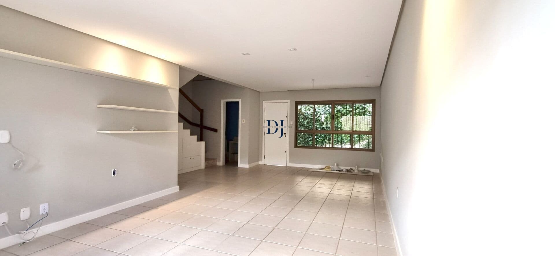 Venda - Casa Duplex 3/4, Suíte, Closet, 2 Vagas - Condomínio no Imbuí