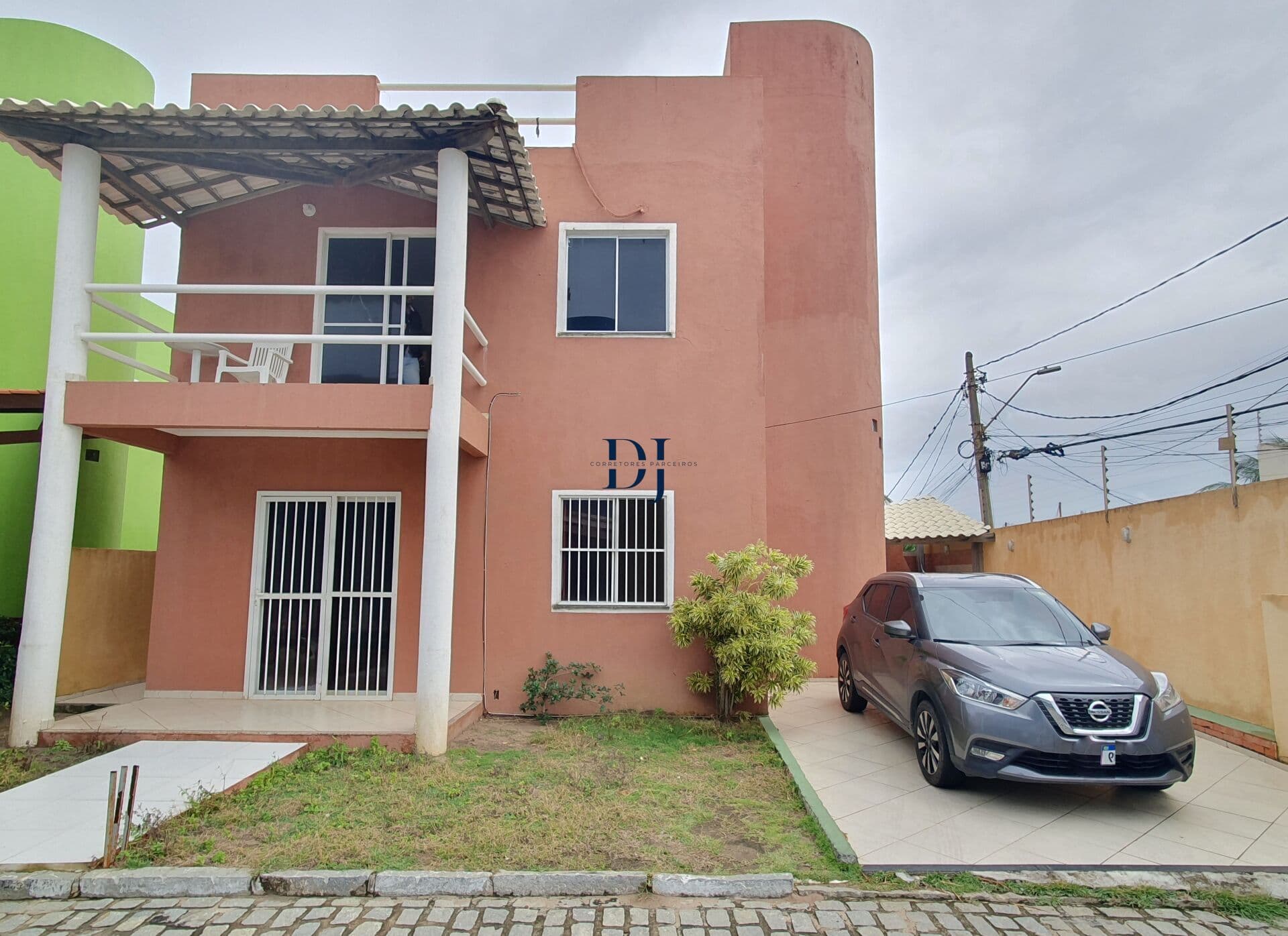 Casa Triplex com 03 quartos, 01 suíte em condomínio fechado - Stella Mares