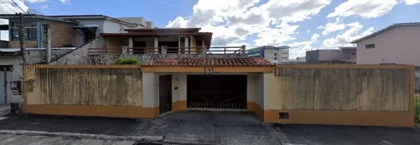 VENDE-SE OU ALUGA-SE CASA DUPLEX NO CENTRO DE ALAGOINHAS-BA — RESIDENCIAL OU COMERCIAL