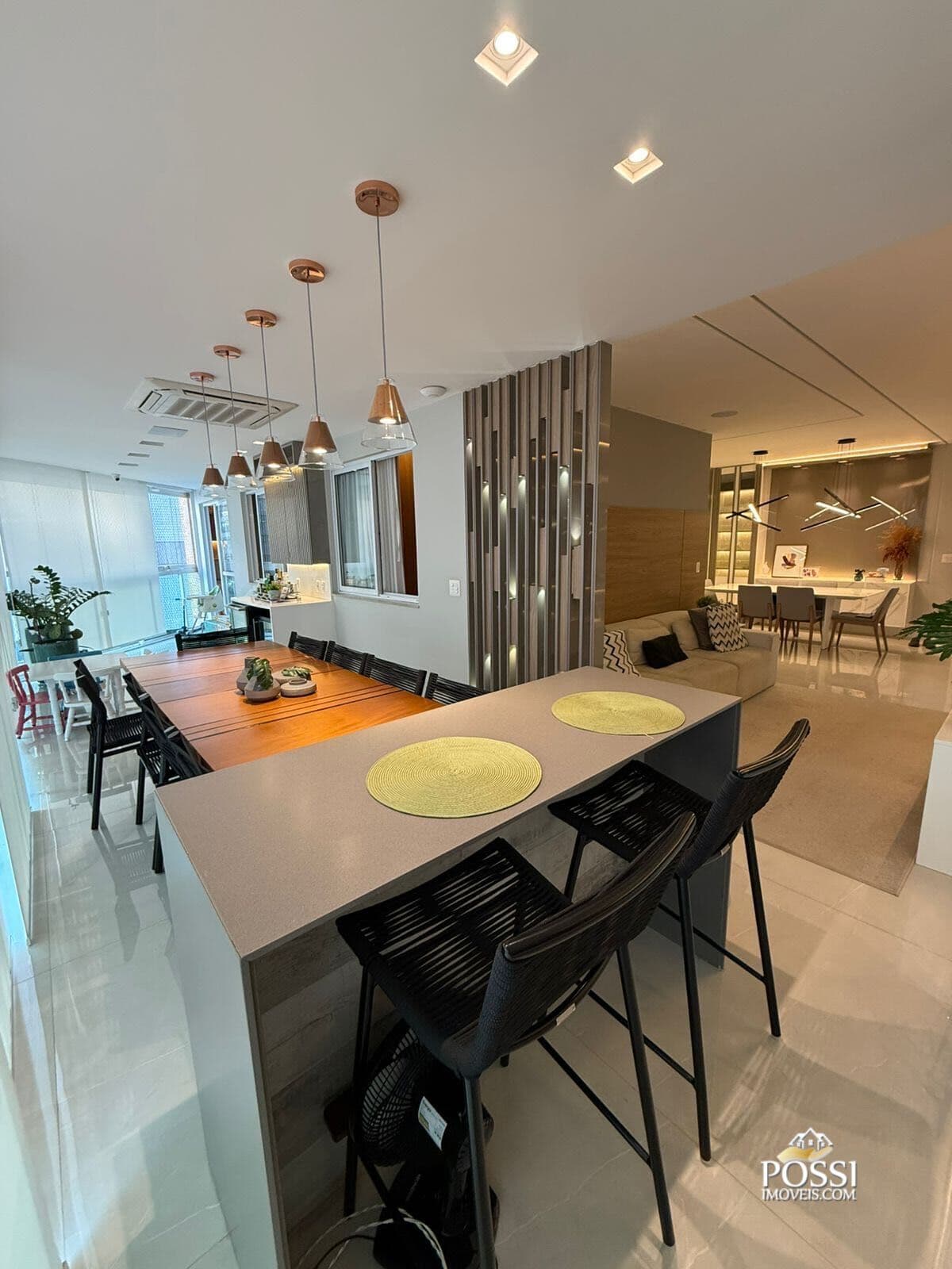 Apartamento à venda na Praia da Costa com 147m², 3 quartos (2 suítes), 3 vagas, porteira fechada
