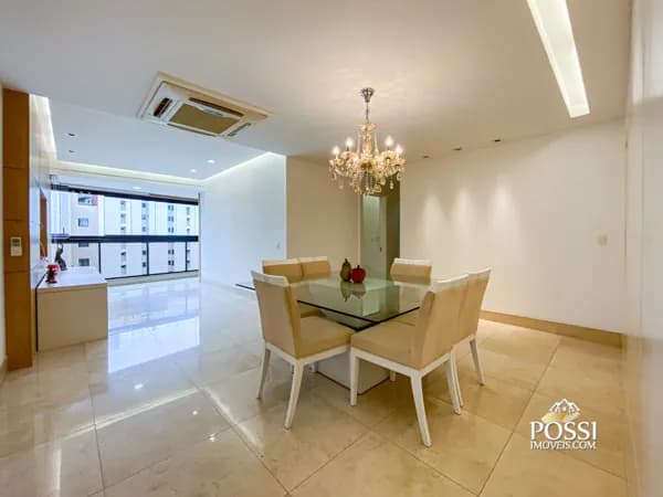 Amplo apartamento de 3 quartos com sóbrios e elegantes decoração e acabamentos