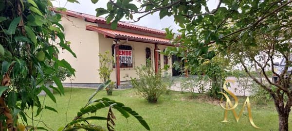 Casa com dois dormitorios e lote de 700m²