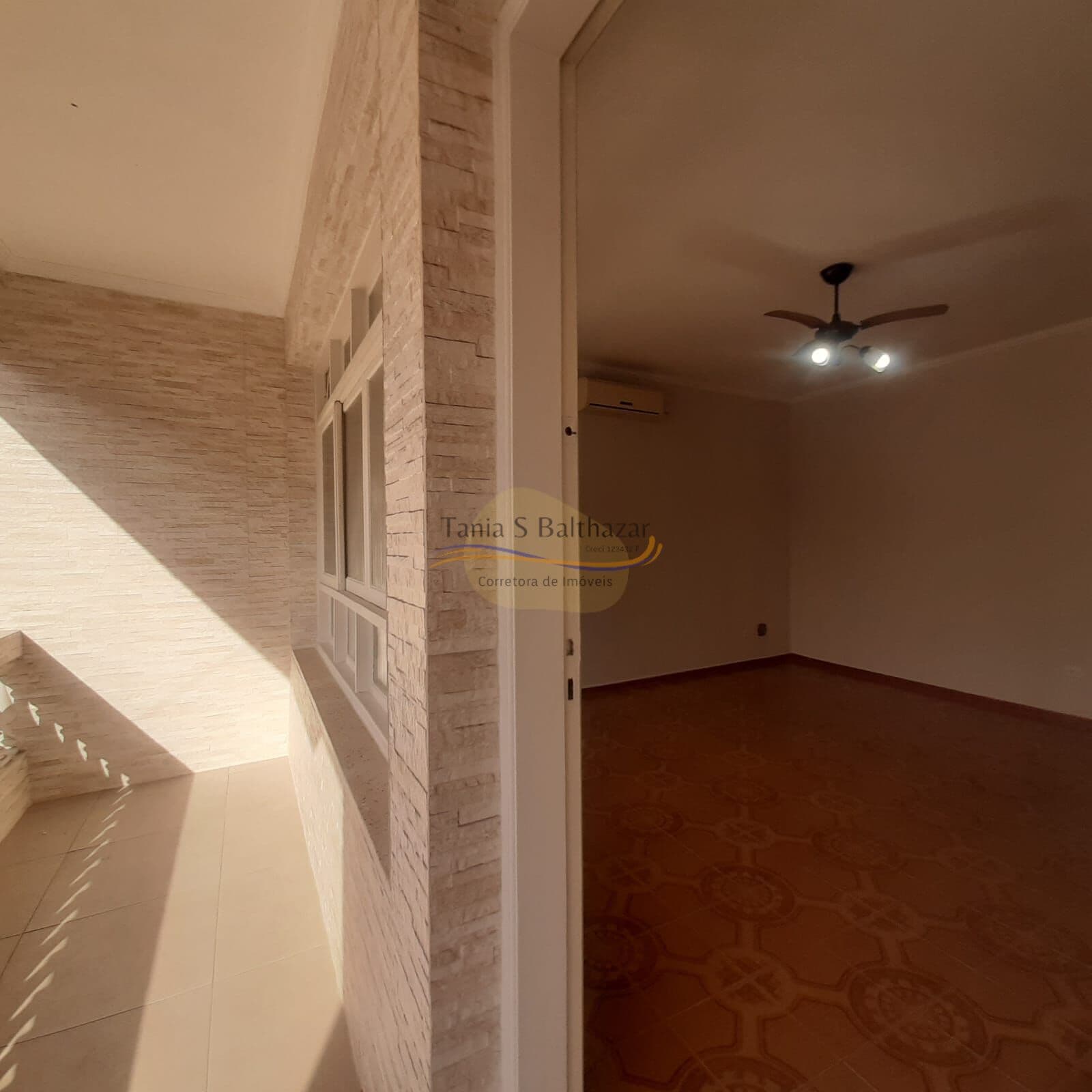 Casa Sobreposta Alta - Próximo a Ana Costa - Santos/SP.