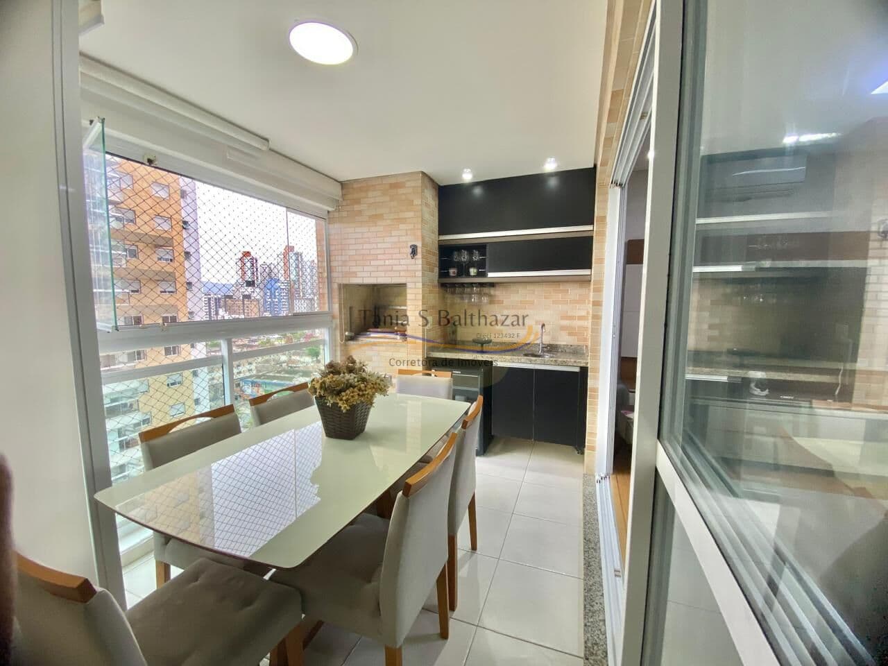 Ótimo Apartamento Alto Padrão. Vista Livre. Bairro Ponta da Praia - Santos/SP.