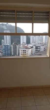 Apartamento Quarto e Sala, em Prédio na Avenida da Praia, frente Mar.