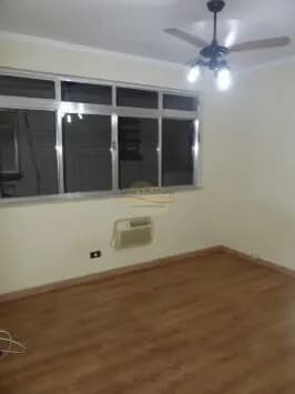 Apartamento, no Bairro Embaré, em Santos/SP.