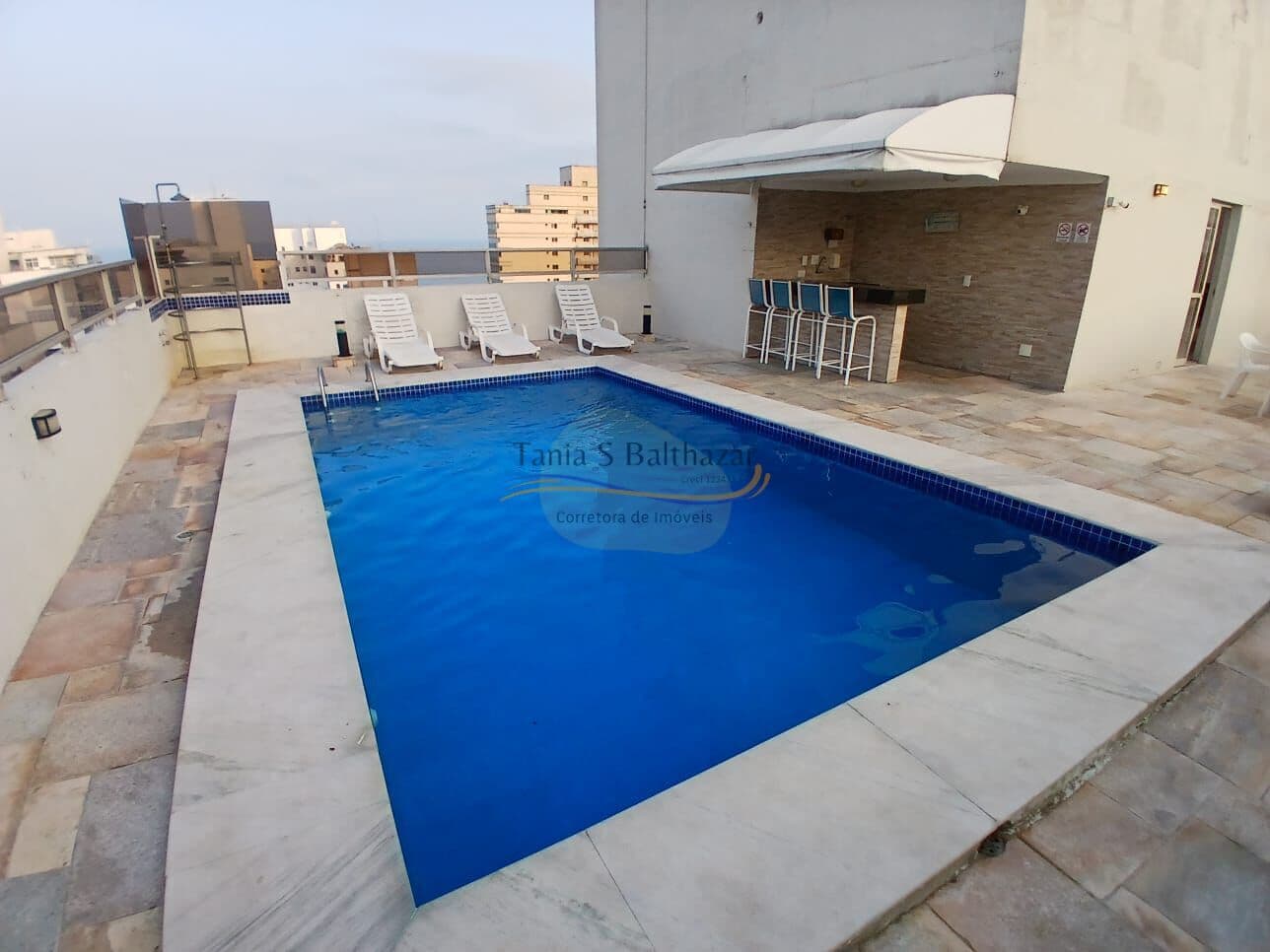 Apartamento bem Conservado, Próximo a Praia Pitangueiras - Guarujá/SP.