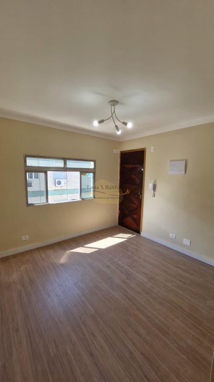 Apartamento reformado no BNH, Bairro Aparecida, em Santos/SP.