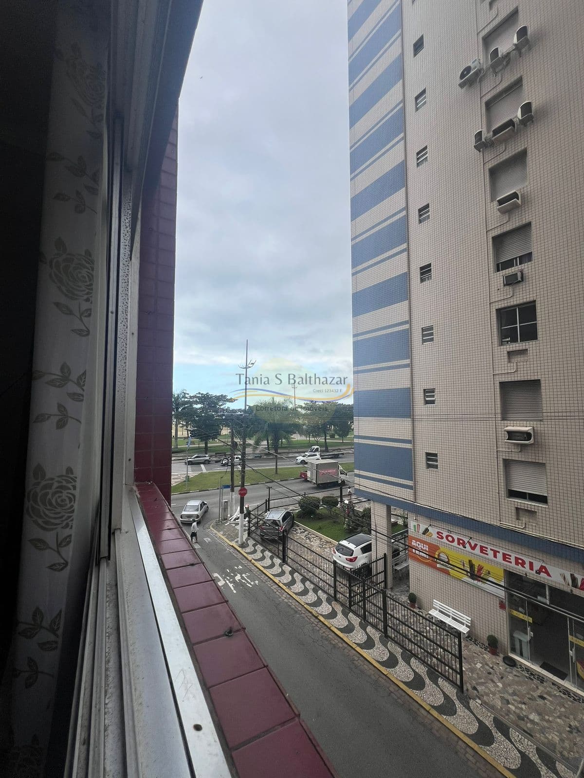 Apartamento, em Prédio na Avenida da Praia - Bairro Pompéia, em Santos/SP.