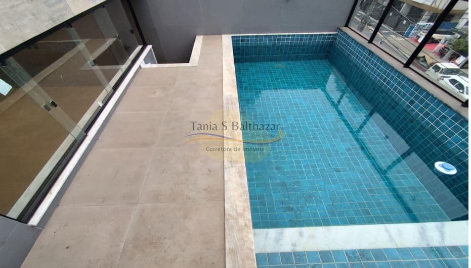 Casa Sobreposta Alta Duplex com Piscina, Churrasqueira e Vista Mar