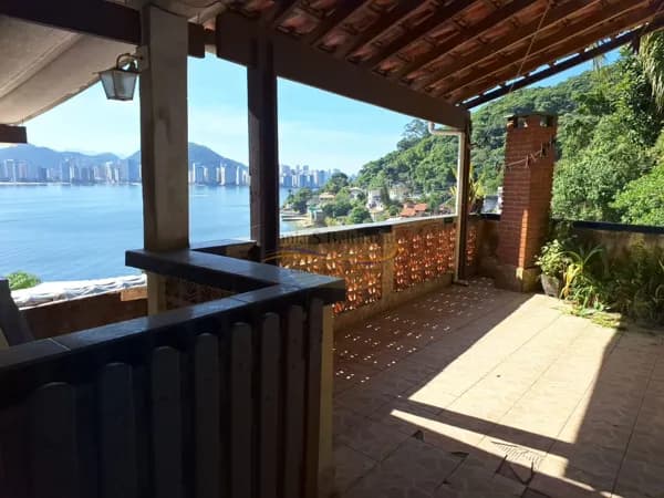 Sobrado - Próximo a Praia - São Vicente.
