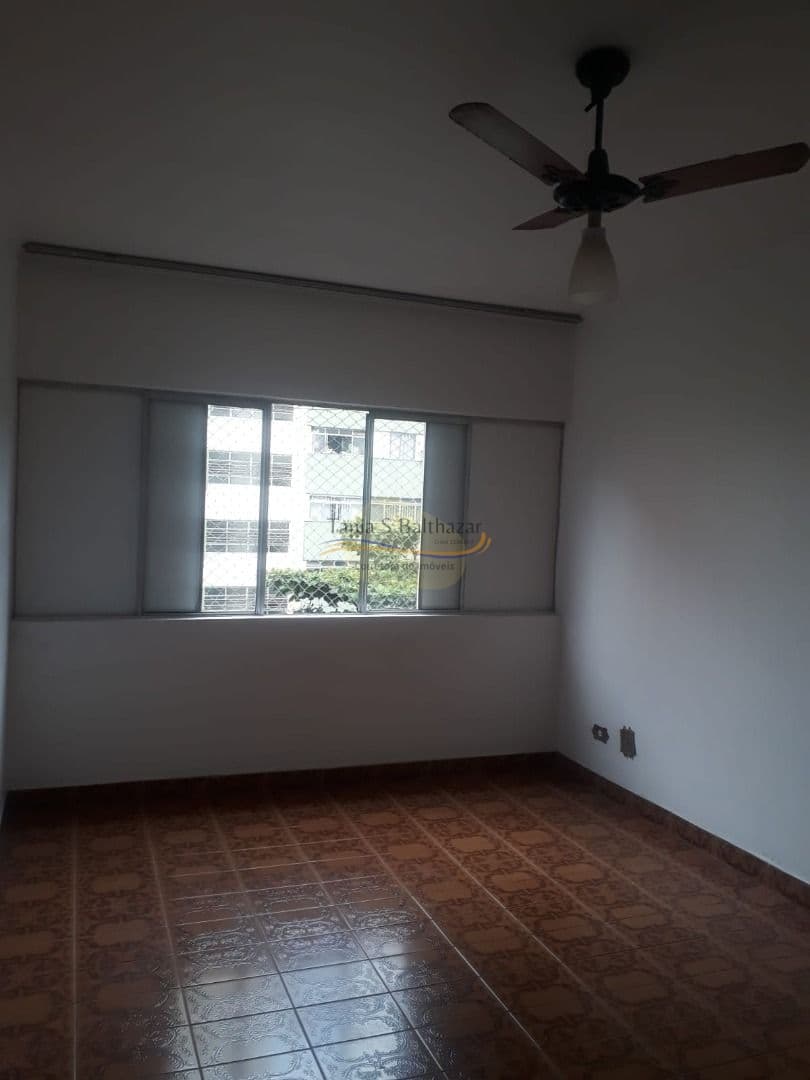 03 Dormitórios, garagem fechada. Bairro Encruzilhada, em Santos.