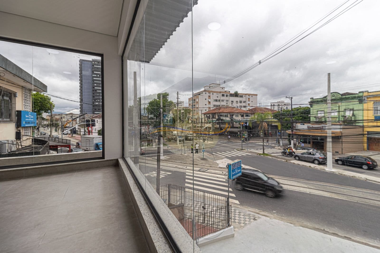 Loja Comercial - Totalmente Refomada - Estado de Nova - Santos/SP.