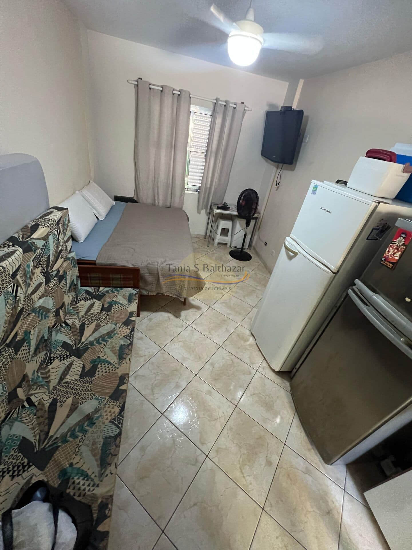 Kitnet bem conservado, no Bairro Ponta da Praia, em Santos.
