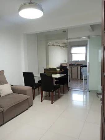 Apartamento bem conservado no Centro de São Vicente/SP.