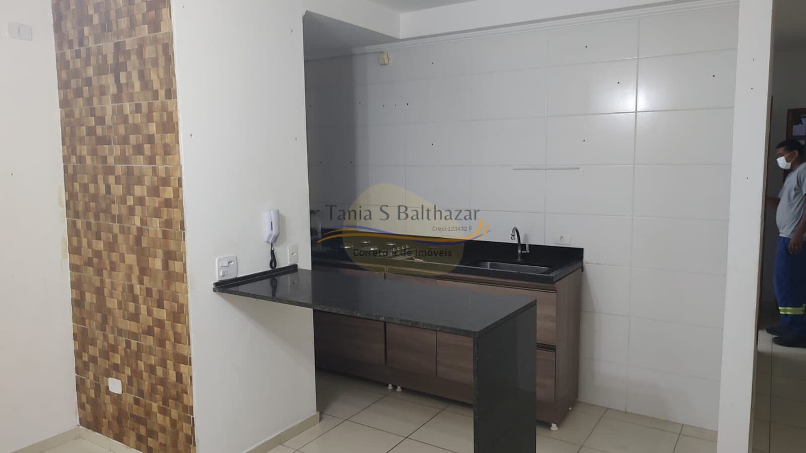 Apartamento de Frente, Bem Conservado, com Elevador. São Vicente/SP.