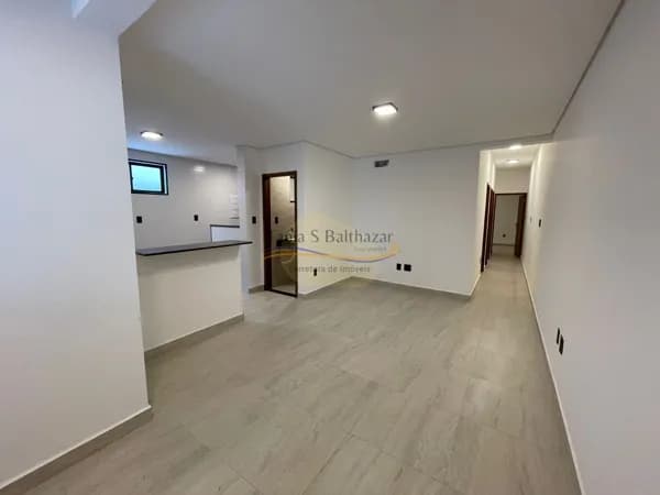 Casa Sobreposta Baixa Térrea - Nova - Marapé - Santos/SP.