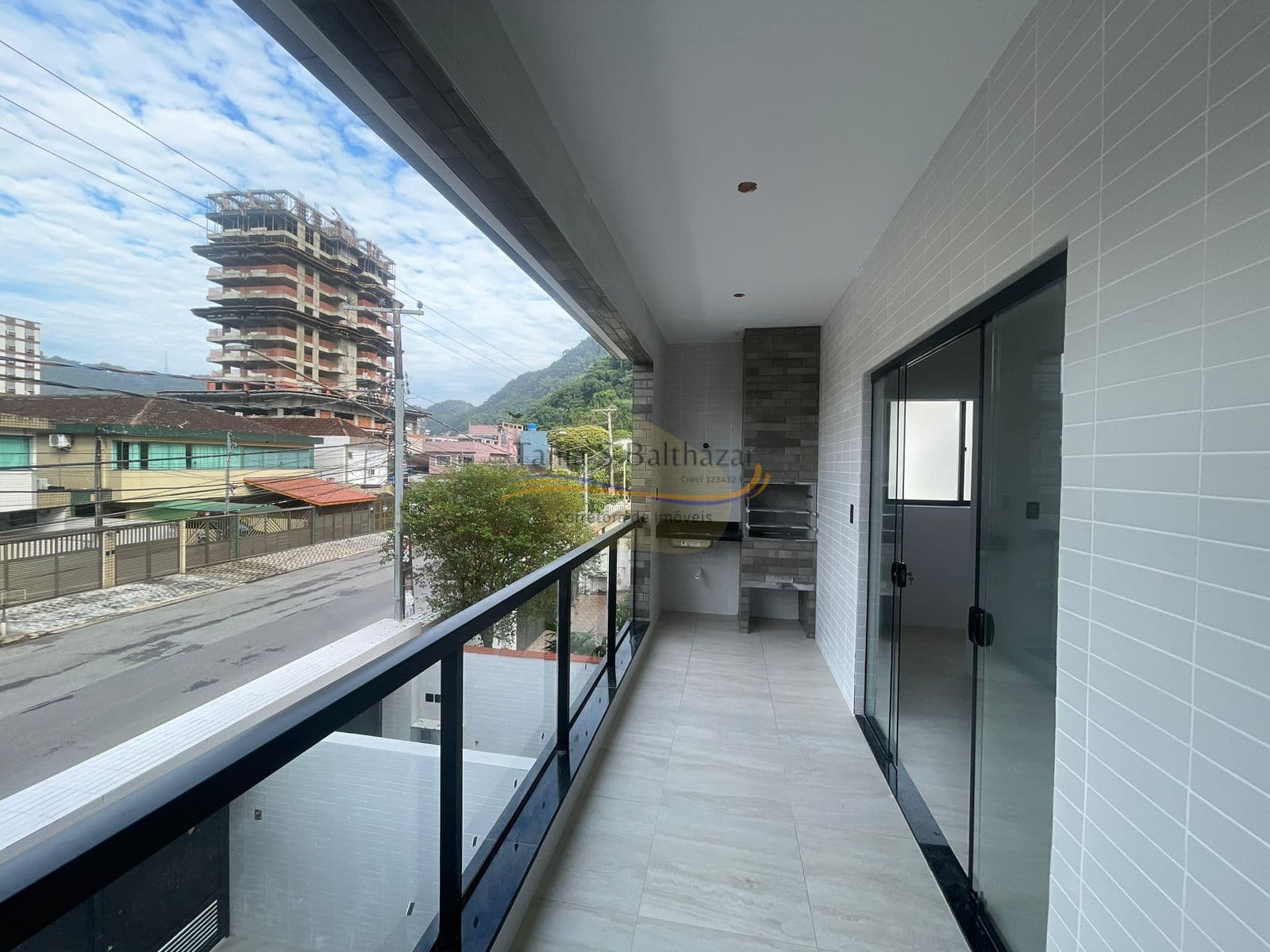 Casa Sobreposta Alta - Nova - Marapé - Santos/SP.