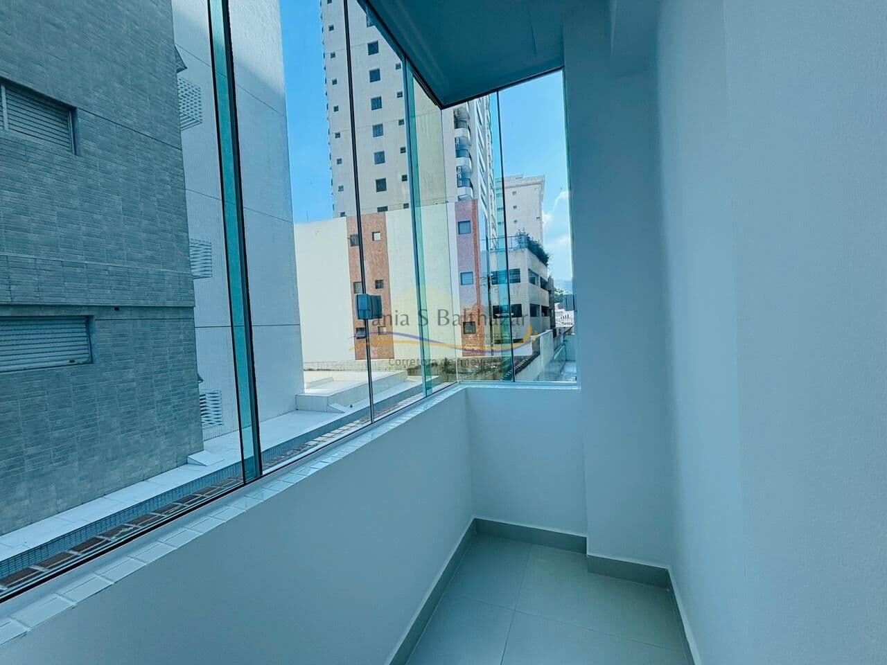 Apartamento Reformado - Pé na Areia - Bairro José Menino - Santos/SP