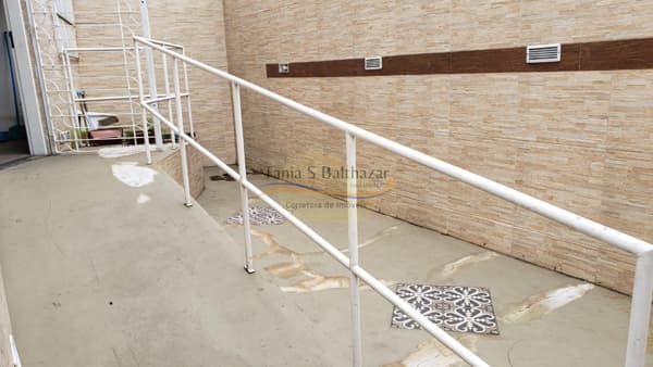 Casa Comercial com 05 Salas - Bairro Vila Mathias em Santos.