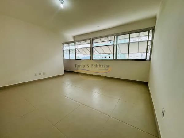 Apartamento reformado. Bairro Pompéia, em Santos/SP.