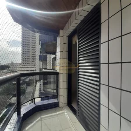 Apartamento bem conservado. Bairro Ponta da Praia, em Santos/SP.