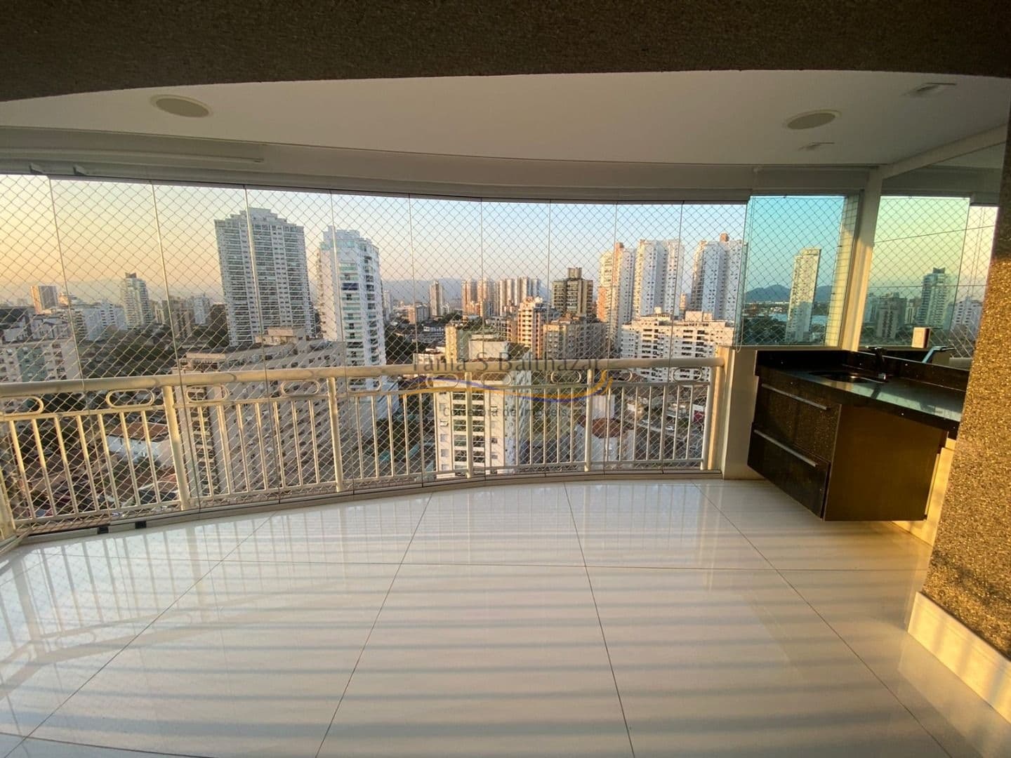 Apartamento 02 Suítes no Bairro Ponta da Praia em Santos/SP