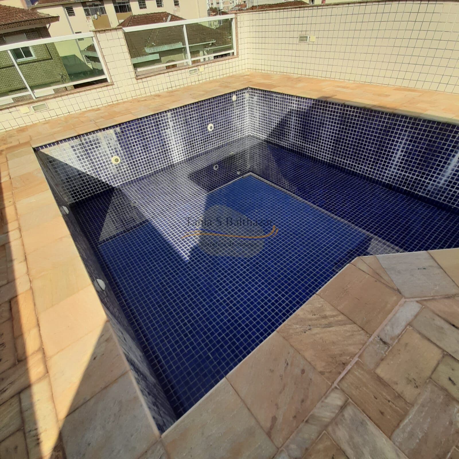 Casa Triplex Reformada - Bairro Campo Grande, em Santos.