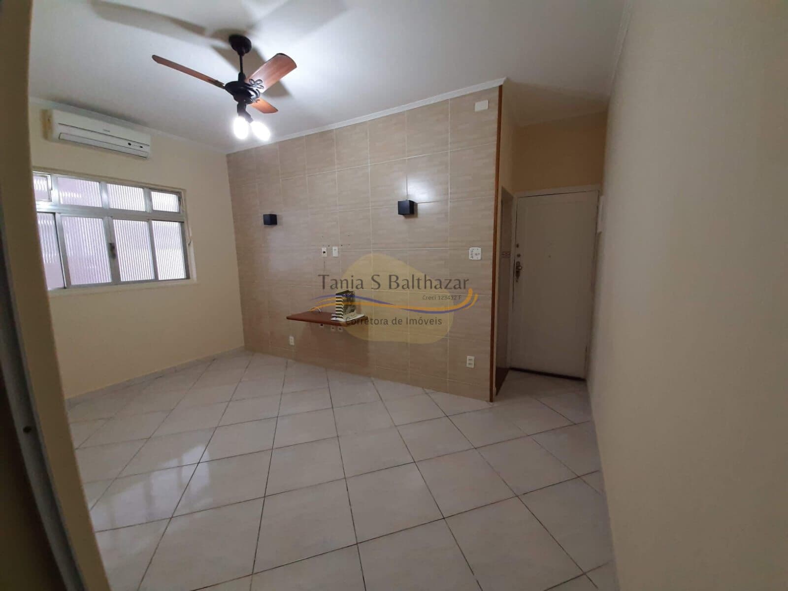 Apartamento bem conservado, com vista livre, no Bairro Gonzaga, em Santos
