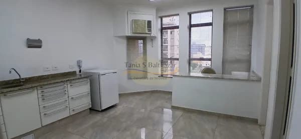 Sala Comercial, bem conservada, no Bairro Embaré, em Santos.