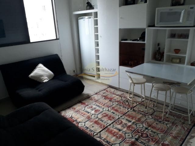 Apartamento com Um Dormitório, próximo à Praia, em Santos.