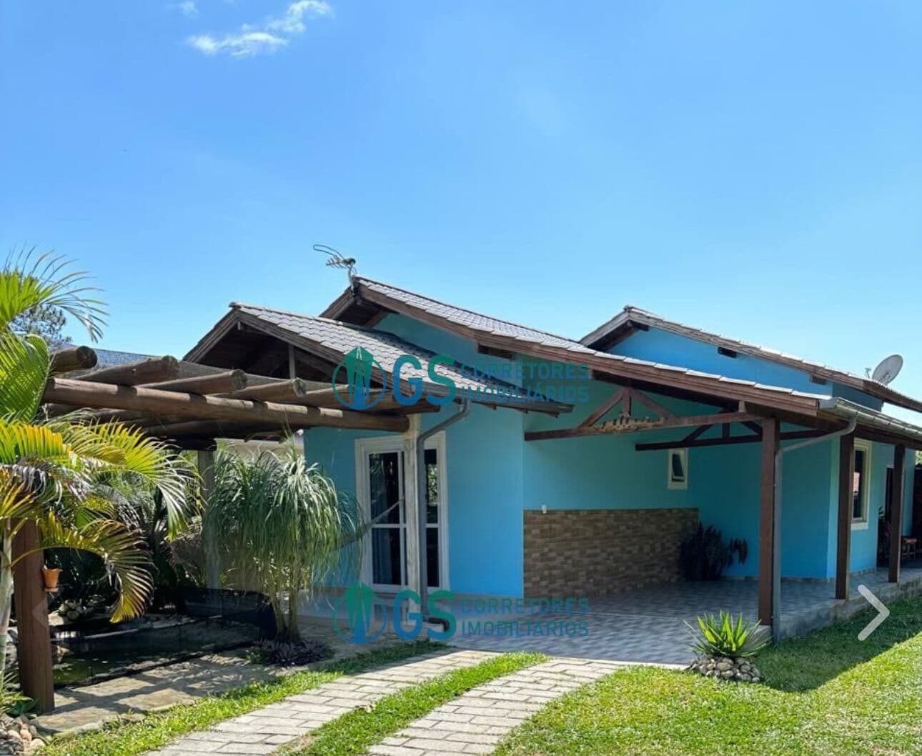 Casa Mobiliada À Venda com Suíte na Enseada de Brito, Palhoça/SC