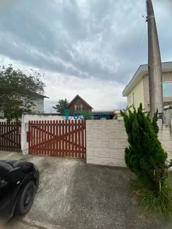 Casa com terreno privativo a poucos metros da Praia do Sonho
