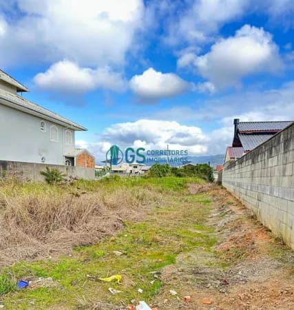 Amplo terreno em excelente localização na Praia da Pinheira