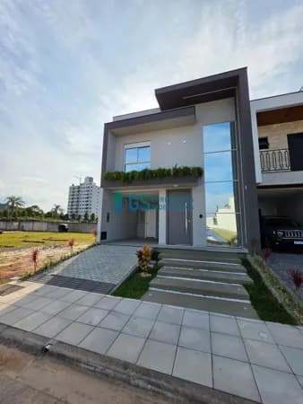 Casa em lote com 3 dormitórios em Biguaçu