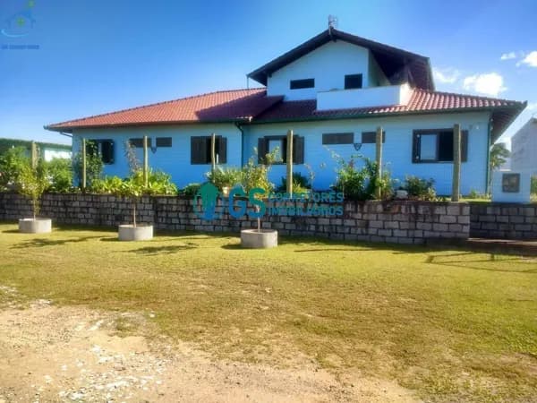 Casa à venda com piscina, 06 demi-suítes em amplo terreno com + de 1200m² a 350m da Praia da Pinheira em Palhoça - SC.