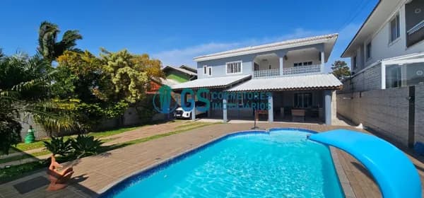 CASA COM PISCINA Á 200M DA PRAIA DA PINHERA📍