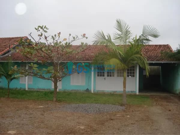 Casa de 02 dormitórios com garagem coberta na Pinheira