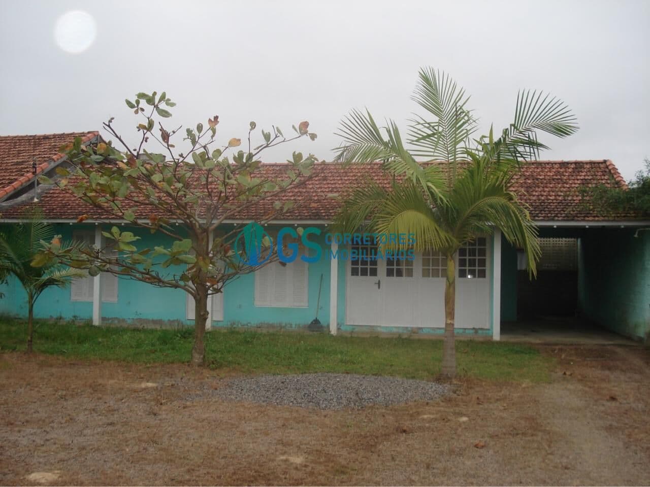 Casa de 02 dormitórios com garagem coberta na Pinheira