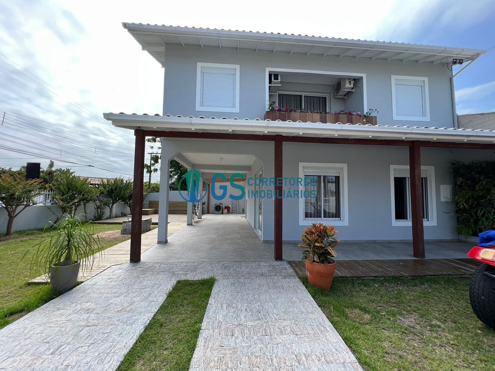 Casa duplex mobiliada em terreno de esquina com 4 dormitórios, 1 suíte em excelente localização no Centrinho da Pinheira em Palhoça/SC