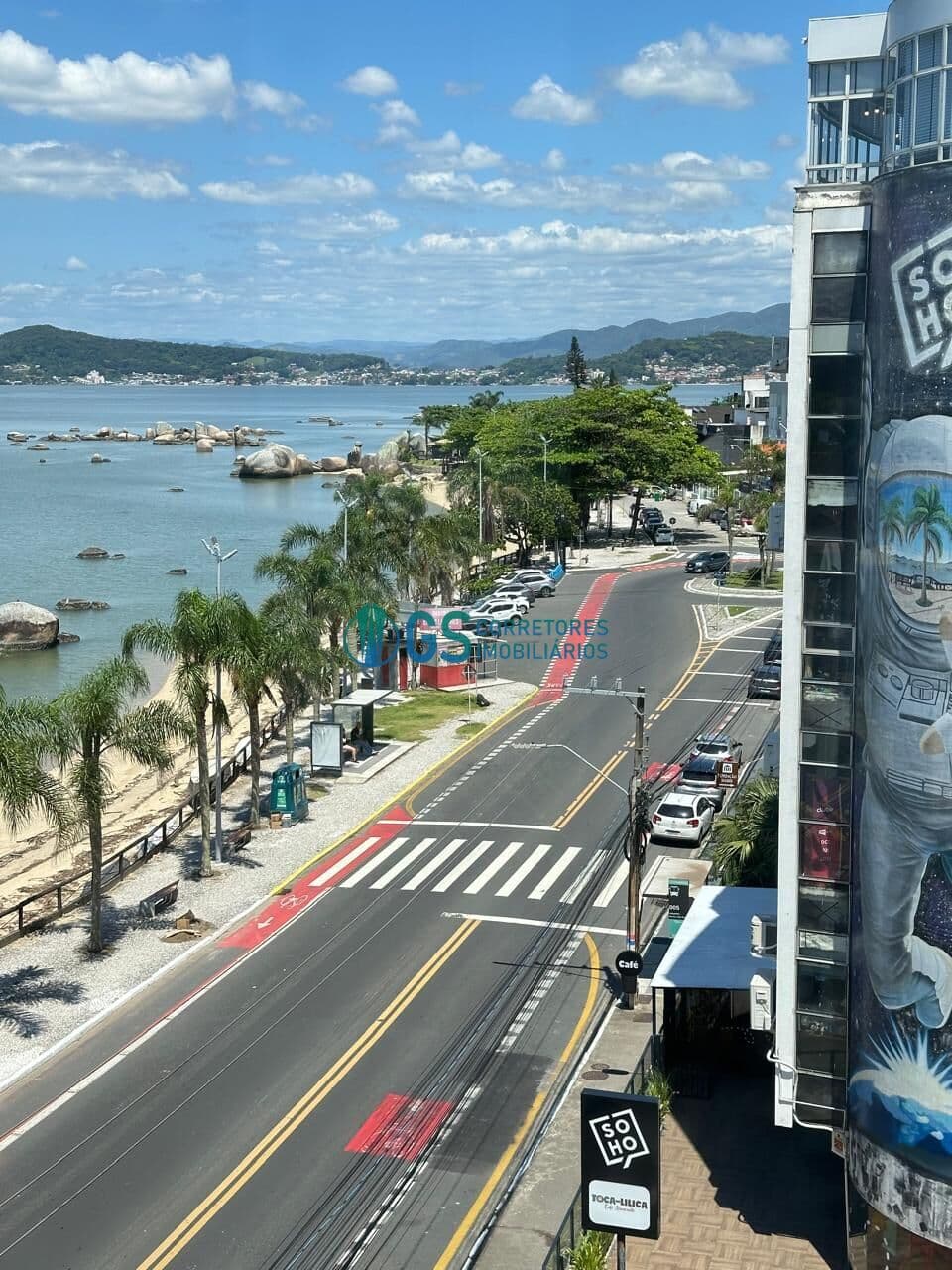 Apartamento á venda frente mar, mobiliado, 2 dormitórios em Coqueiros em Florianópolis/SC