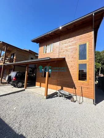Casa de 3 dormitórios na Praia de Cima em Palhoça/SC