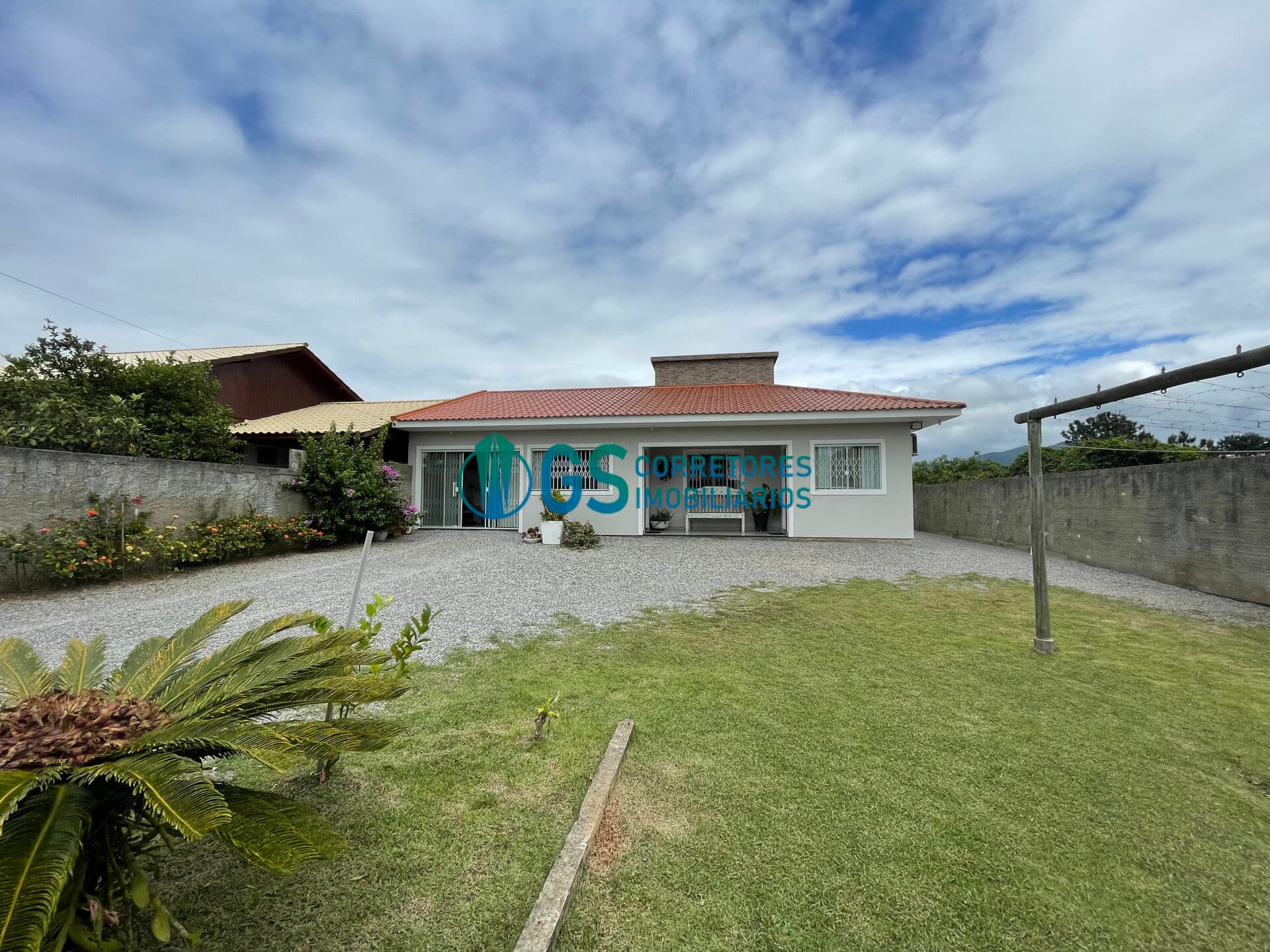 Casa com três quartos na Pinheira