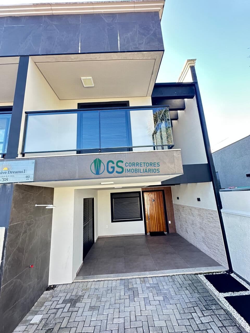 Sobrado de alto padrão com 3 quartos e 1 suíte a 30 metros do mar na Praia do Sonho, aceita apartamento no Pagani como parte de pagamento