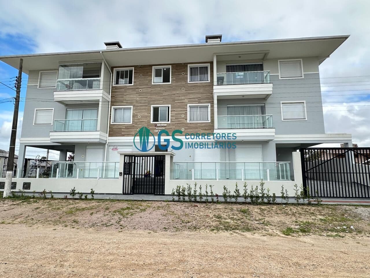 Apartamento mobiliado de 3 quartos, sendo 2 suítes com vista para o mar na Praia da Pinheira