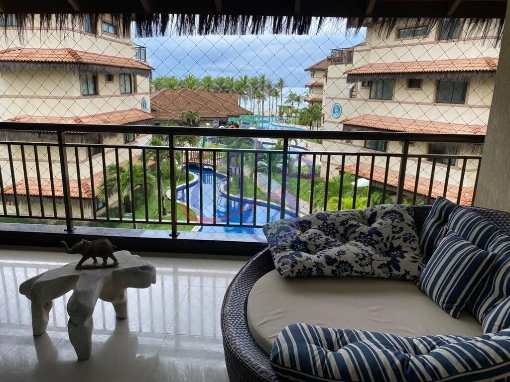 Cobertura nascente, mobiliada e com linda vista para o mar!