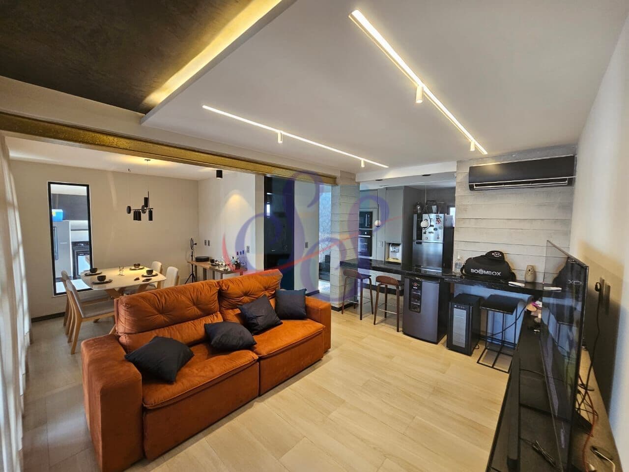 Linda casa duplex finamente mobiliada