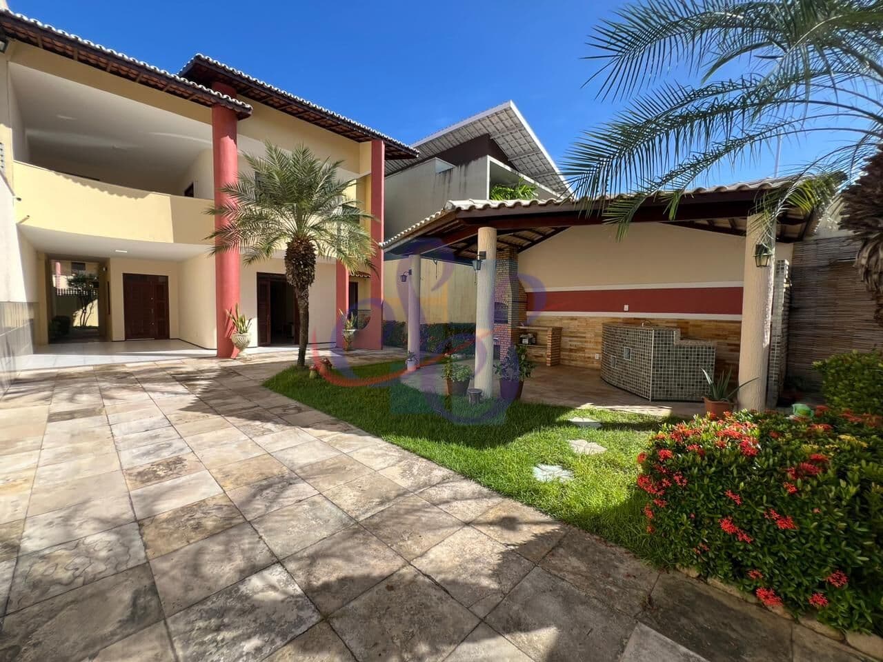 Excelente casa com 4 suítes no Parque Manibura.